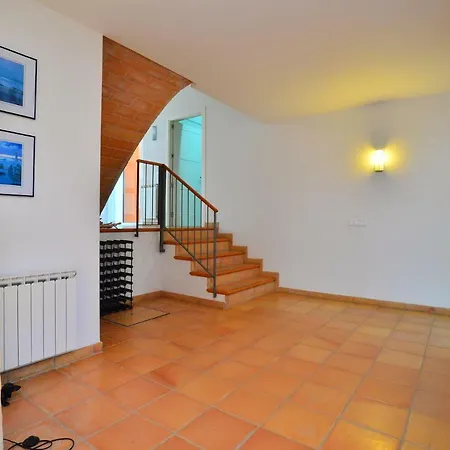 I-1 Mont-ras 8 Pax Holiday home *