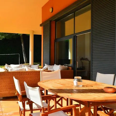 I-1 Mont-ras 8 Pax Holiday home